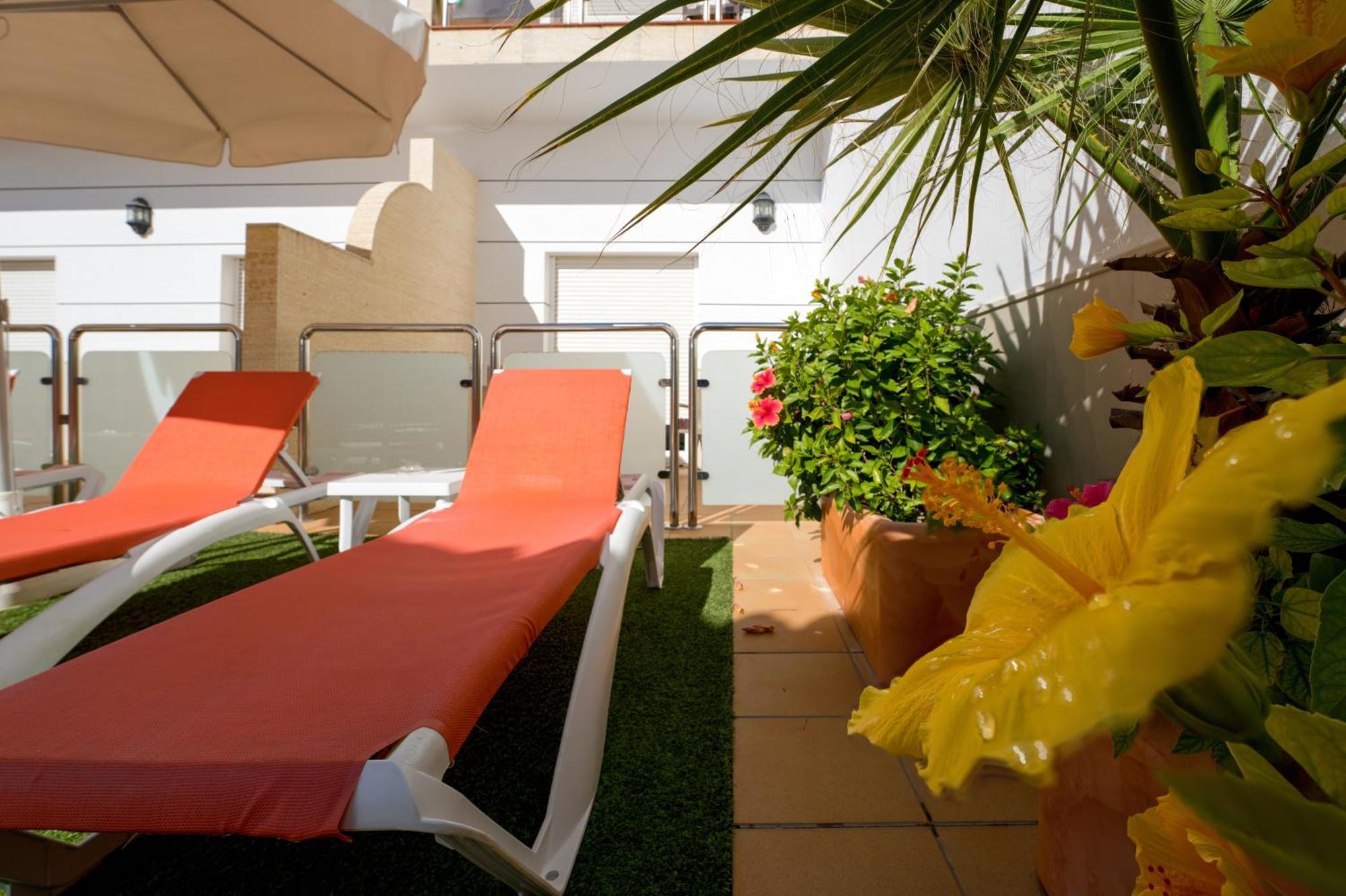 Hotel Apartamentos Loto Conil Conil De La Frontera Eksteriør billede