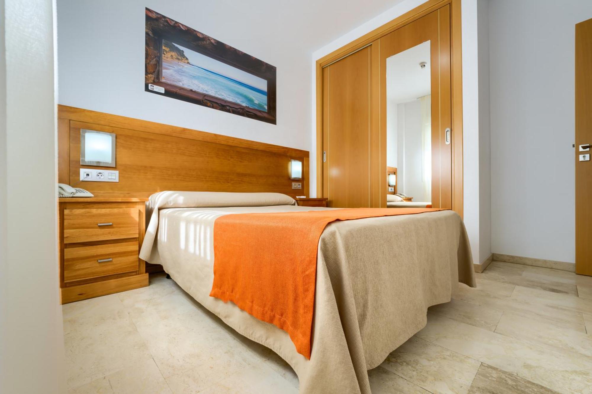 Hotel Apartamentos Loto Conil Conil De La Frontera Eksteriør billede