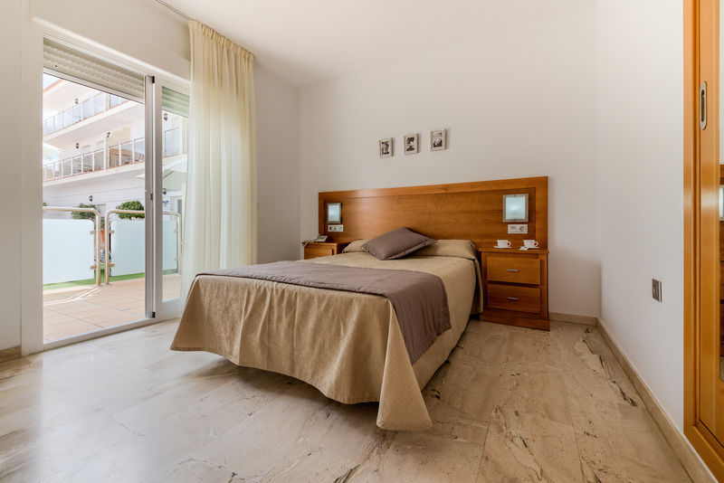 Hotel Apartamentos Loto Conil Conil De La Frontera Eksteriør billede