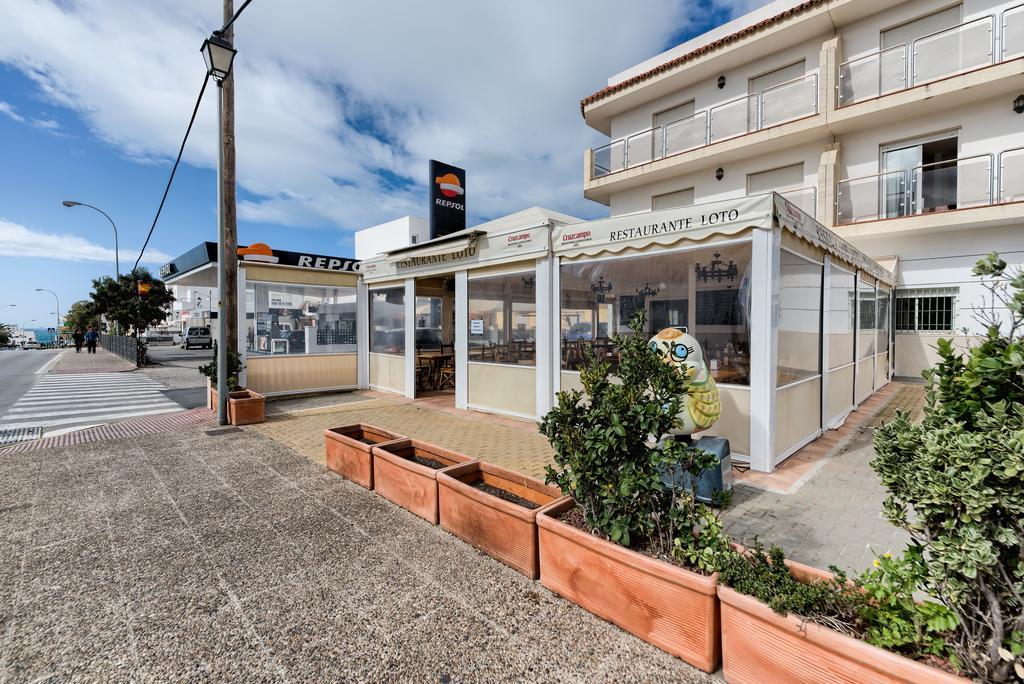 Hotel Apartamentos Loto Conil Conil De La Frontera Eksteriør billede