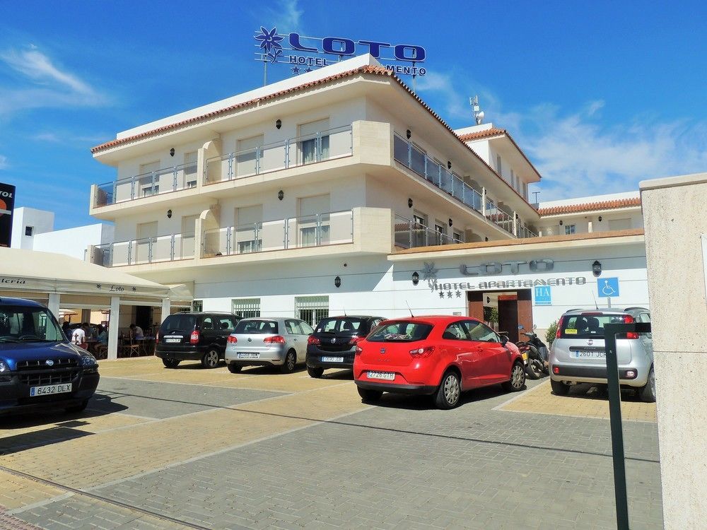 Hotel Apartamentos Loto Conil Conil De La Frontera Eksteriør billede