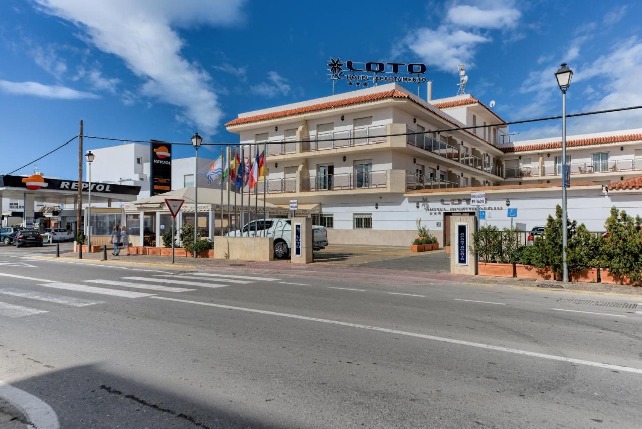 Hotel Apartamentos Loto Conil Conil De La Frontera Eksteriør billede